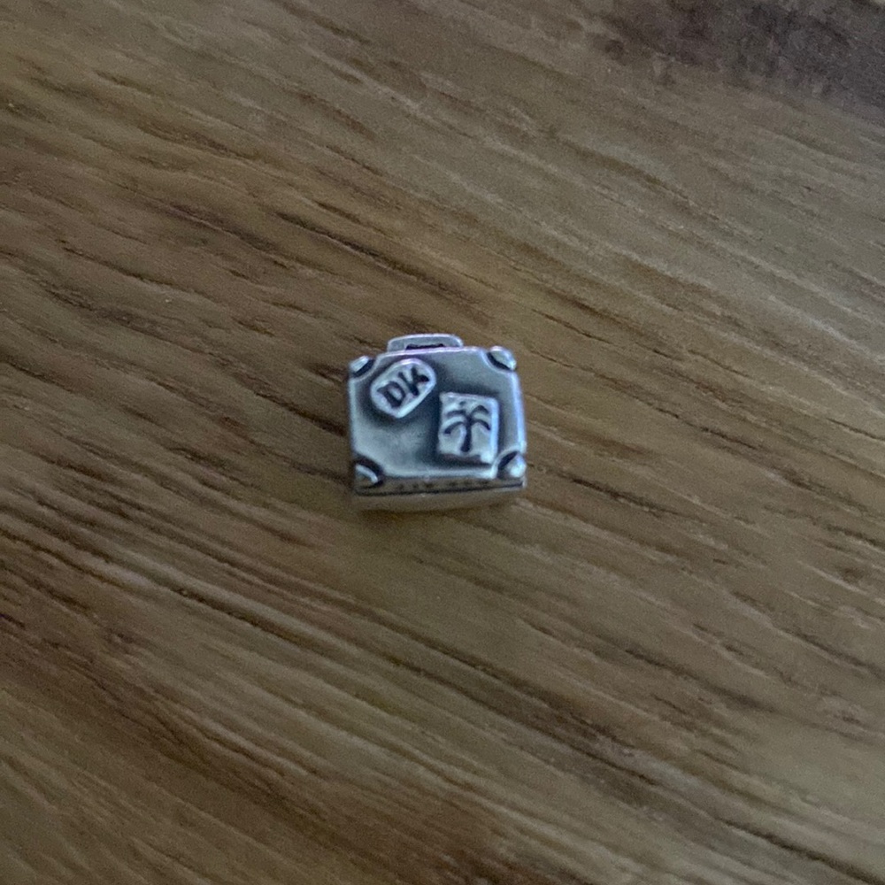 Pandora charm- Suitcase
